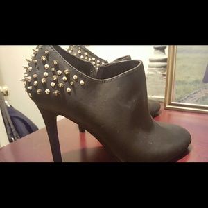 Jessica Simpson stiletto bootie