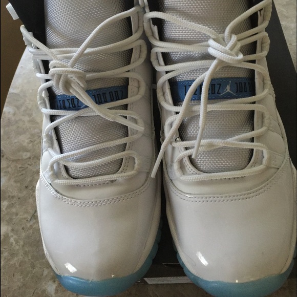 Air Jordan 11 high tops 5.5grade school