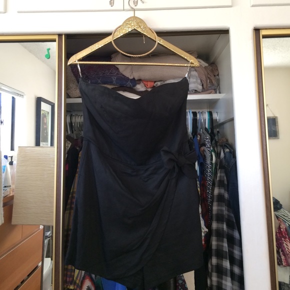 FOREVER 21 Black Strapless Sweetheart Short Jumper