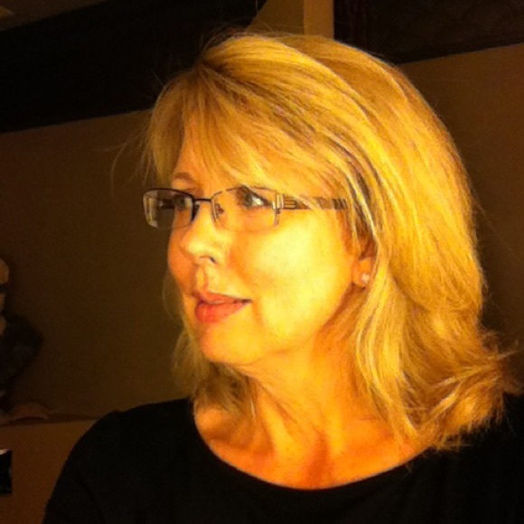 Meet your Posher, Janet - Picture 1 of 1