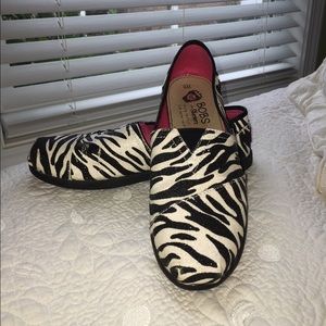 Zebra bobs 👟💗🐼