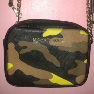Michael Kors camo acid lemon, cross bodybag.