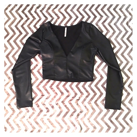 Leather-like crop top S/M