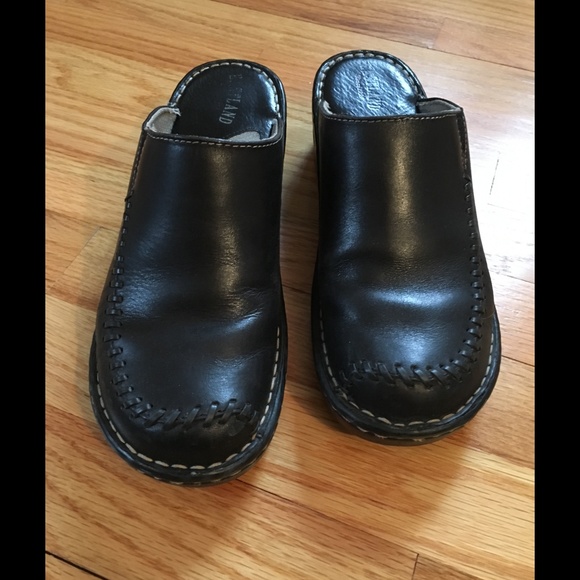 Comfy casual black slides