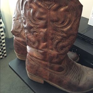 Cherokee Brown Cowboy Boots