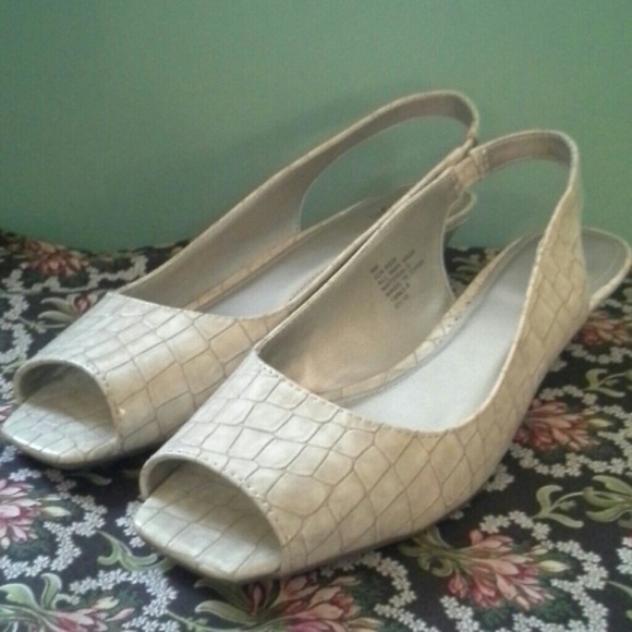 Shoes - Picture 1 of 3