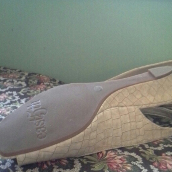 Shoes - Picture 3 of 3