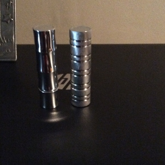 2 brand new lipstick with no tags Clinique 2 f $20