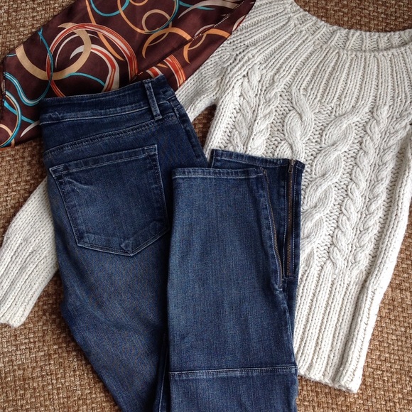 Skinny ankle Jean with zipper detail