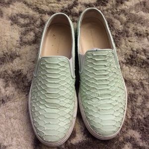 sale 💋Zara mint distressed loafers