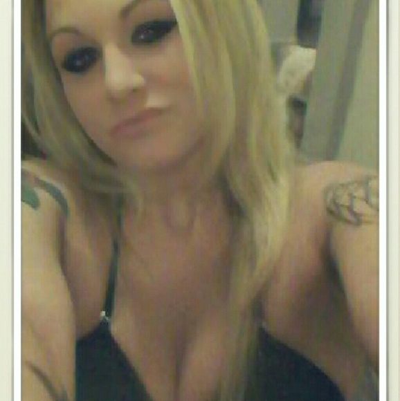 Meet your Posher, Janet - Picture 2 of 4