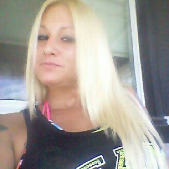 Meet your Posher, Janet - Picture 3 of 4