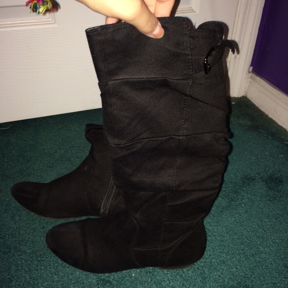 Women's black boots - Picture 1 of 3
