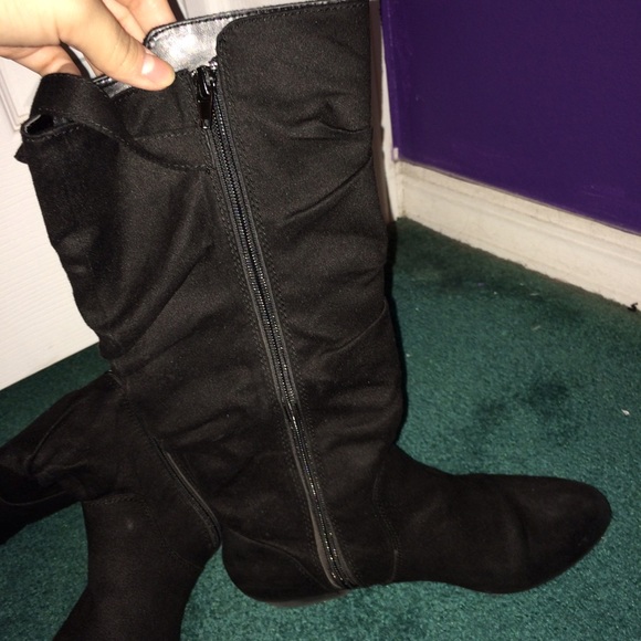 Women's black boots - Picture 2 of 3