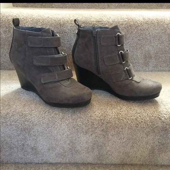 💥SALE💥Wedge ankle booties