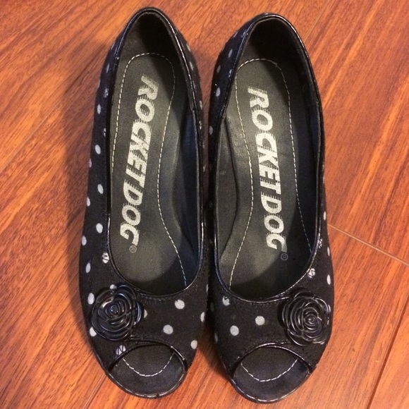 Black wedges