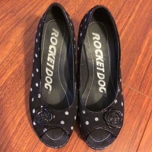 Black wedges