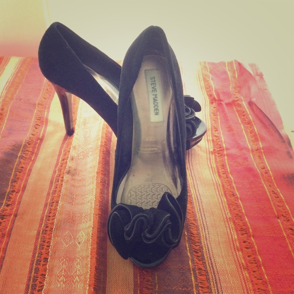 Steve Madden Velvet Heels - Picture 1 of 4