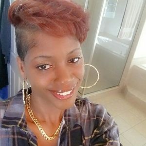 Meet your Posher, Aisha