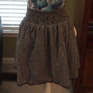 Smocked-waist pattern skirt