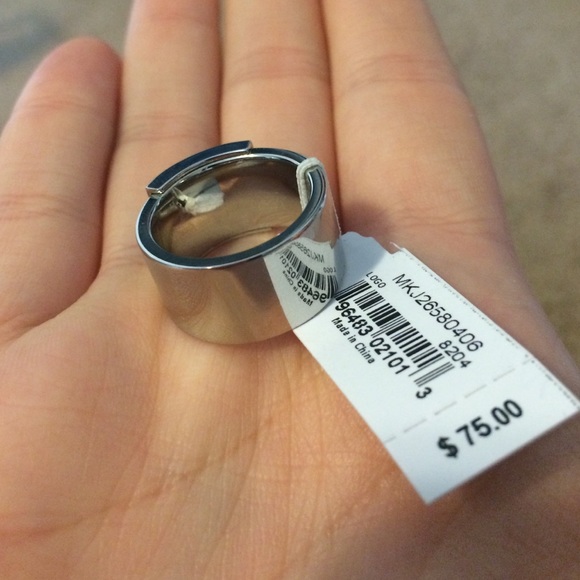🚫SOLD🚫 Michael Kors ring - Picture 3 of 3