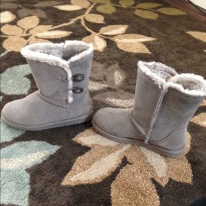 Size 6 grey boots