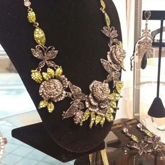 Gray Rhinestone Necklace Set