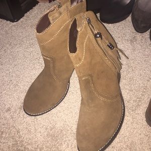 KELSI DAGGER ANKLE BOOTIES