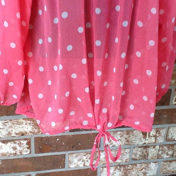 🌺 SALE - Beautiful Sheer Top - Picture 3 of 3