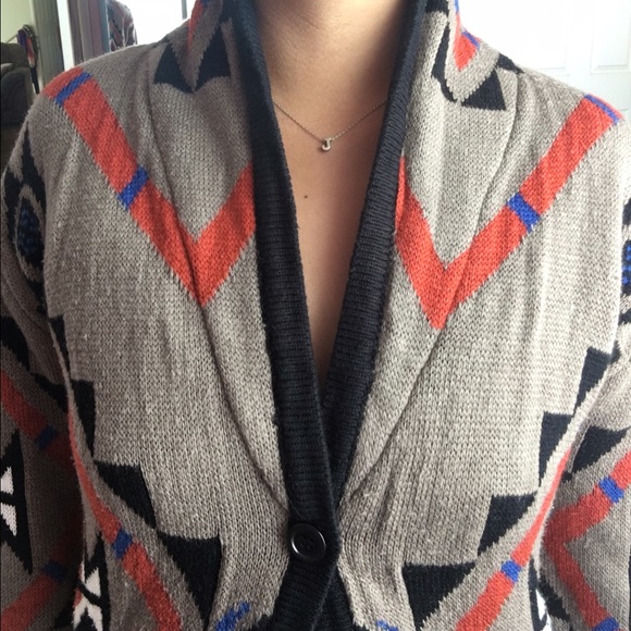 ❌ SOLD ❌ Boho bulky sweater, Aztec print - Picture 2 of 3