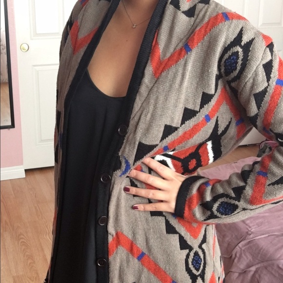 ❌ SOLD ❌ Boho bulky sweater, Aztec print - Picture 3 of 3