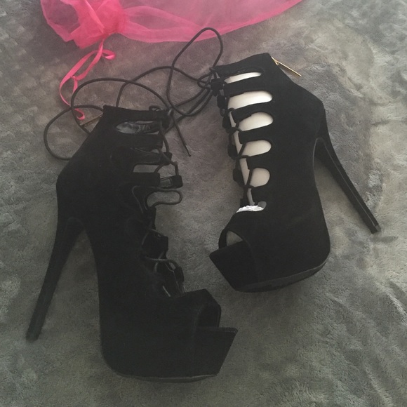 Plush black platform heels - Picture 1 of 1