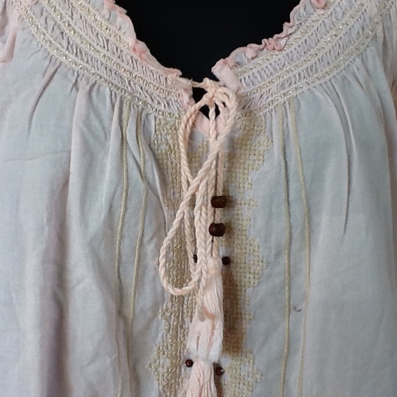 🎀 SALE - Cute Boho Top 🎀 - Picture 2 of 4