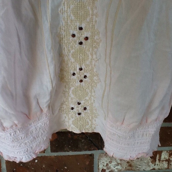 🎀 SALE - Cute Boho Top 🎀 - Picture 3 of 4