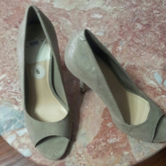 Peep Toe Heels - Picture 2 of 4