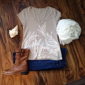 Tan leaf print v neck tee
