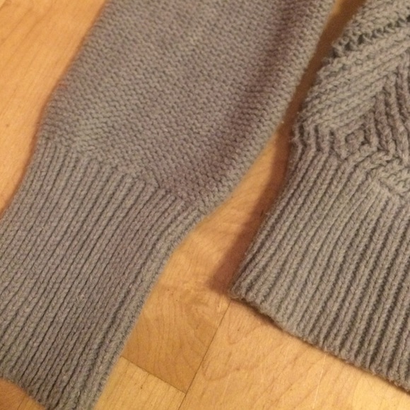 SALE!!❄️Perfect Pretty Gray Sweater❄️ - Picture 3 of 4