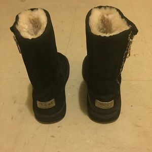 Short black Ugg