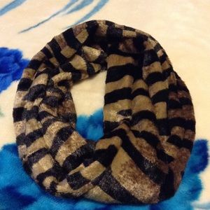 💖5 for $25 Animal print infinity scarf
