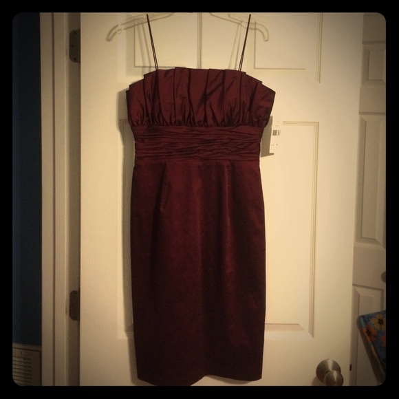 Beautiful burgundy cocktail dress!