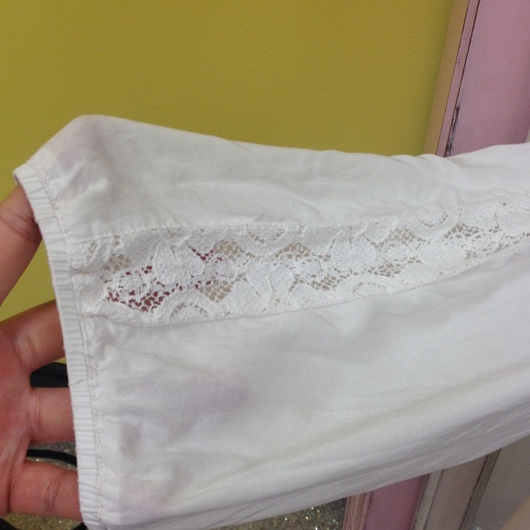 ✨SOLD✨Mossimo peasant top with an Aztec pattern. - Picture 3 of 4