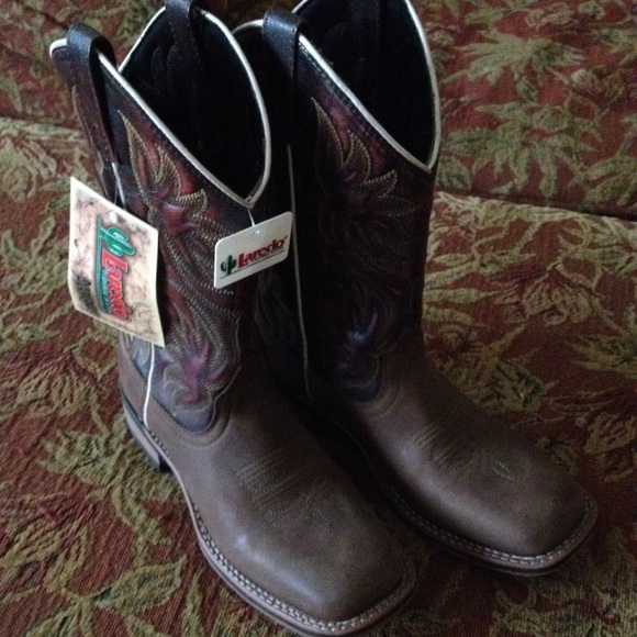 NWT Laredo boots
