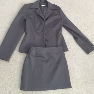 Women's 2 piece mini skirt suit