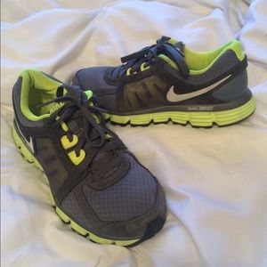 Nike Dual Fusion ST2 Running Shoes