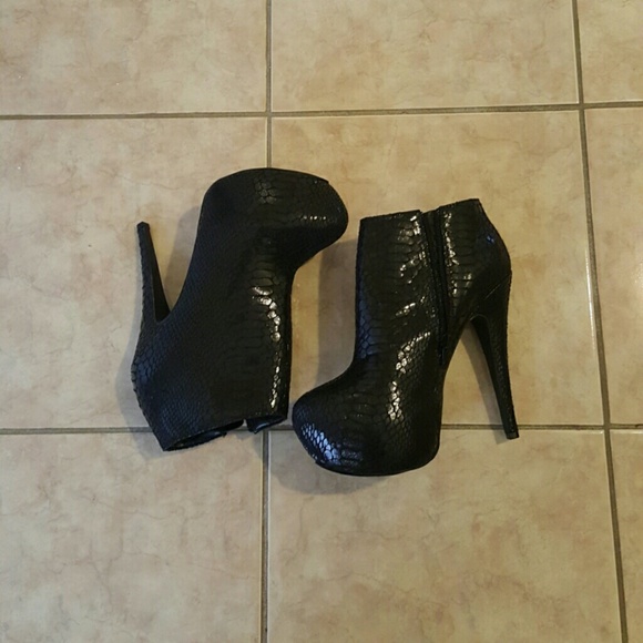 SEXY BLACK BOOTS - Picture 1 of 4