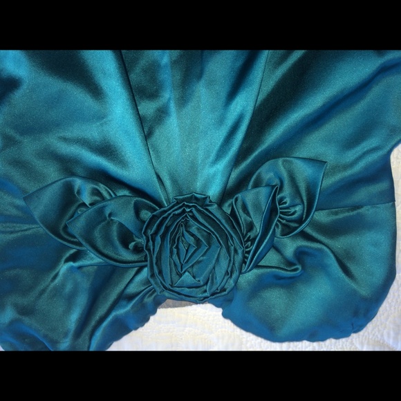 Dress - Picture 3 of 4