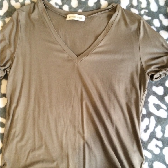JJD Kittenish Kora Rae v neck tee taupe & olive