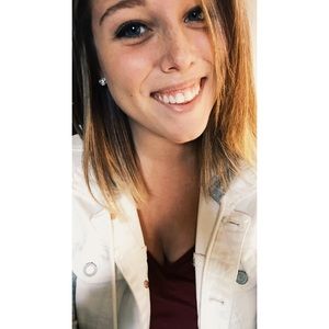 Meet your Posher, Kayla