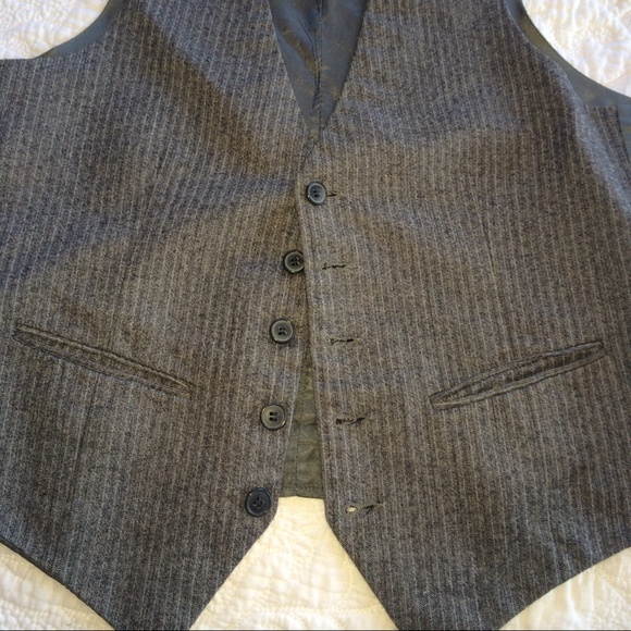 Gray vest - Picture 2 of 2