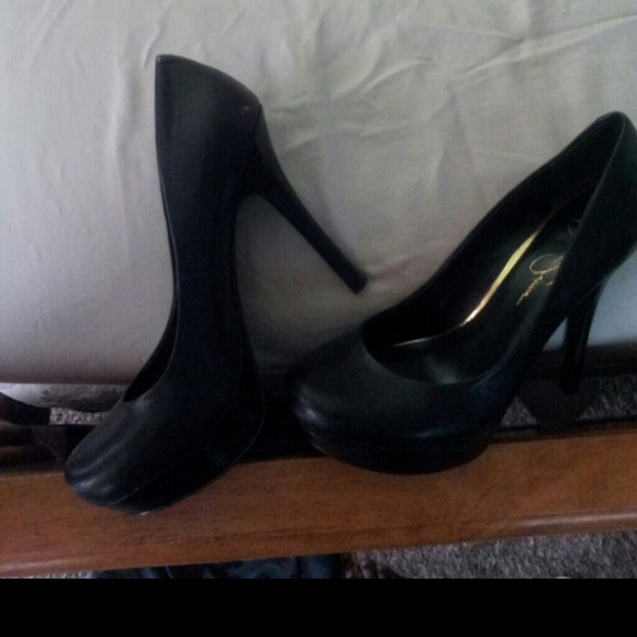 Heels - Picture 4 of 4